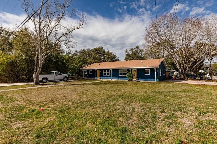 Building Photo - 2545 Hillsdale Ave