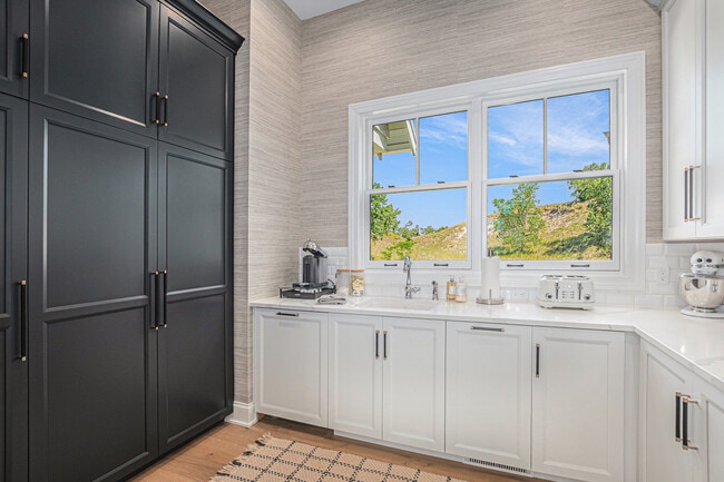 Building Photo - 6736 Saugatuck Bch Rd