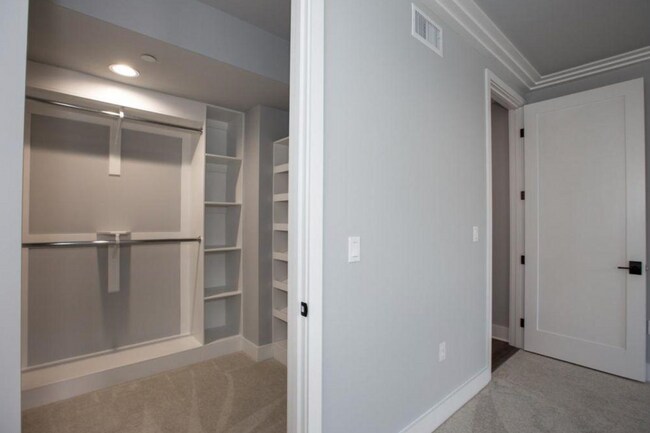 Walk In Closet - 10270 Almayo Ave