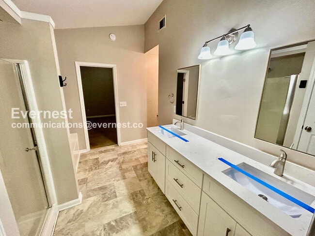 Building Photo - 2250 Winthrope Way Dr