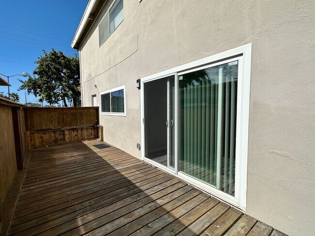 Building Photo - Beautiful 3 Bedroom 2 Bath Condo in Point Loma w/Three Private Patios