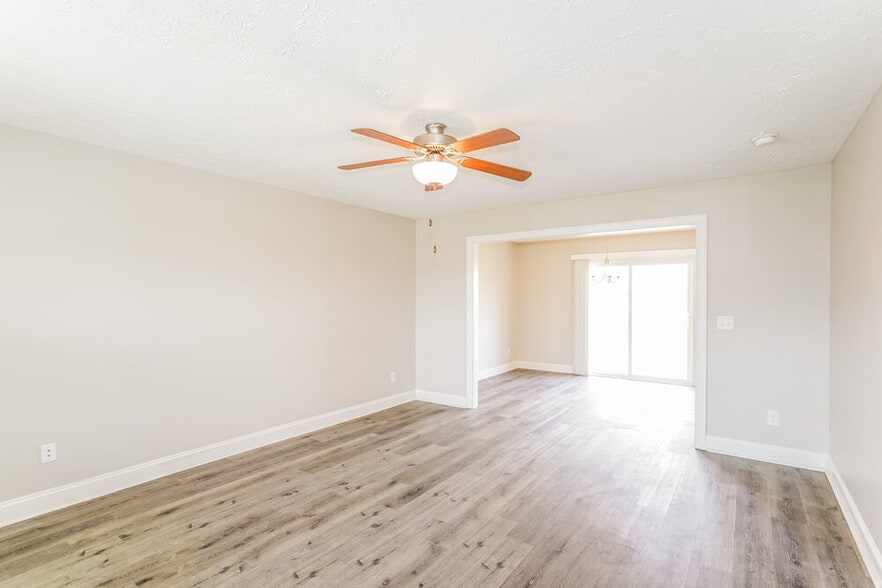 Building Photo - 1020 Tammy Sue Ln