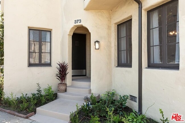 Building Photo - 373 S Crescent Heights Blvd