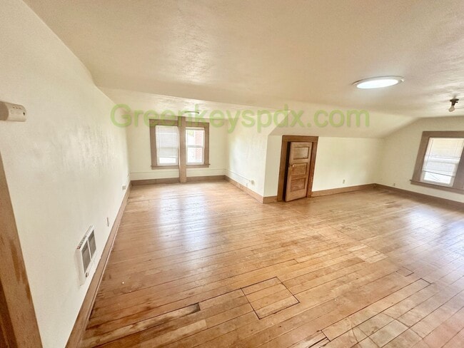 Building Photo - Gorgeous Top Level of Huge Craftsman House!