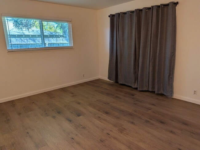 Building Photo - 9279 Corinthian Cir