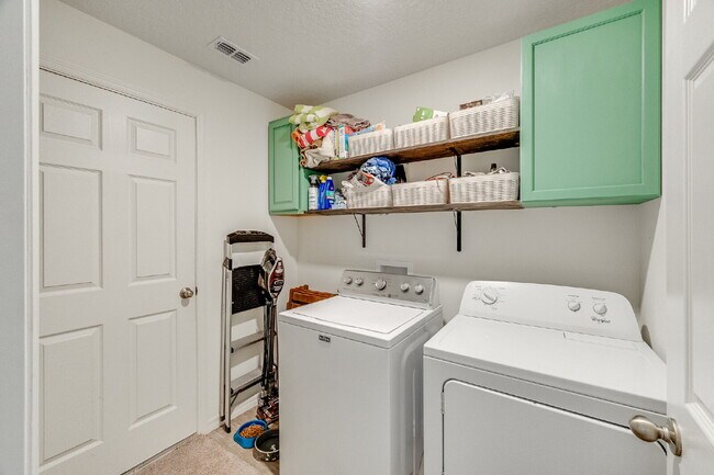 Building Photo - Bright & Spacious 3 Bedroom, 2 Bathroom Home with 2-Car Garage