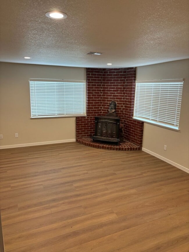 Building Photo - 3 BD 2 BA House in Yuba City! AVAILABLE NOW!! RENT SPECIAL-MOVE-IN JUNE AND GET $400 OFF AUGUST RENT