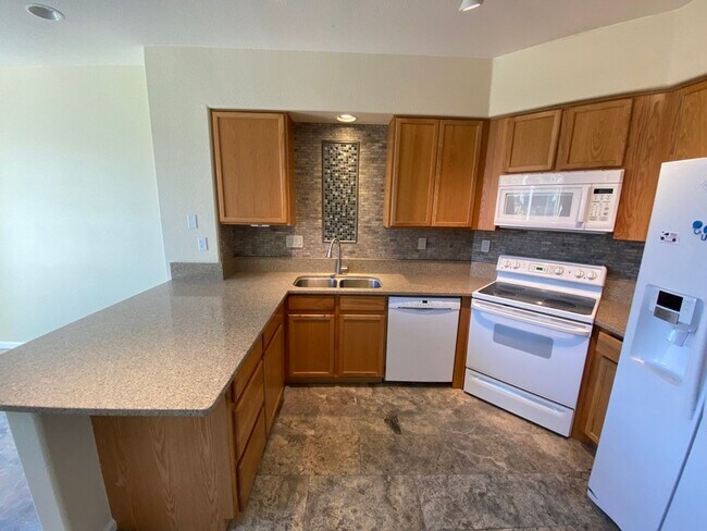 Building Photo - North Valley - 3 Bed 2 Bath - Near Water P...