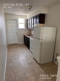 Building Photo - 2920 2nd St SE