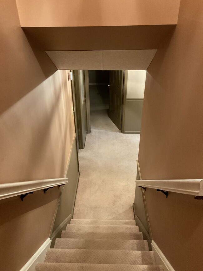 Building Photo - 11 Round Ridge Rd