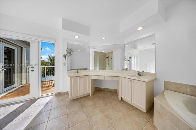 Building Photo - 21025 NE 31st Ave