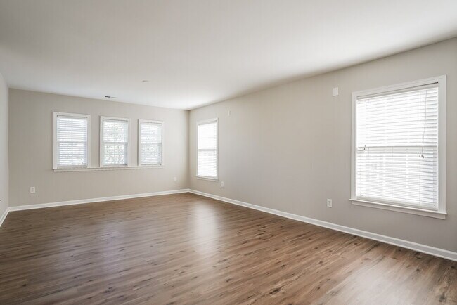 Building Photo - 2852 Roundleaf Ct