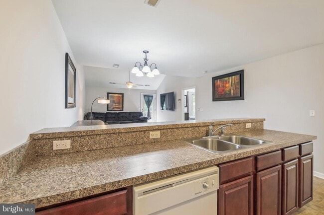 Building Photo - 102 Hunter's Way