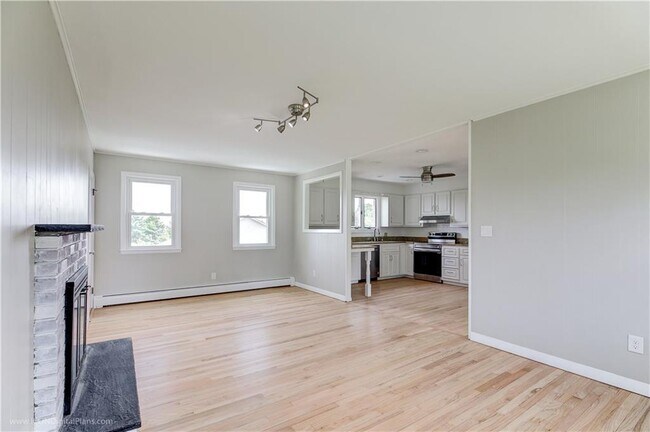 Building Photo - 501 Sandy Point Ave