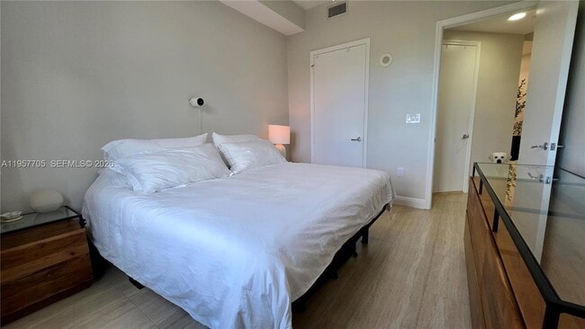 Building Photo - 20000 E Country Club Dr