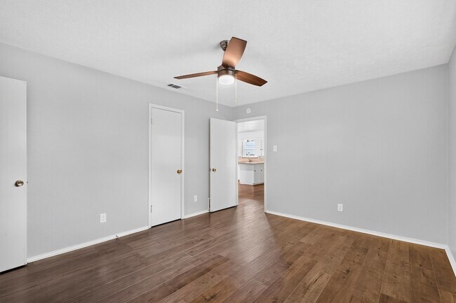 Building Photo - 11143 Joymeadow Dr