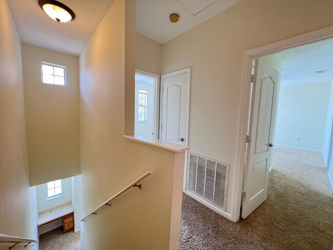 Building Photo - Perfect apartment waiting for you!