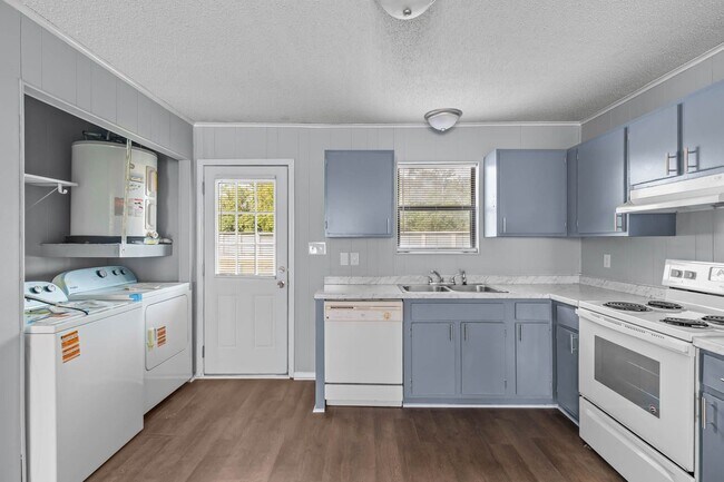 Building Photo - 107 Ravenwood Dr