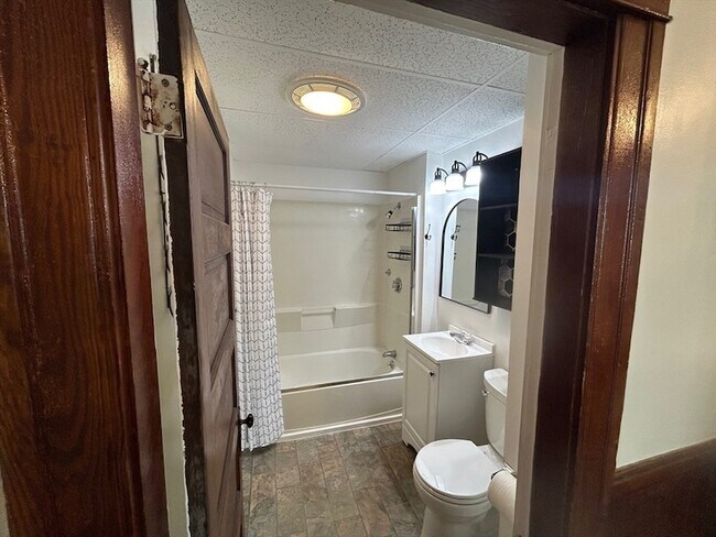 Building Photo - 31 Chrome St