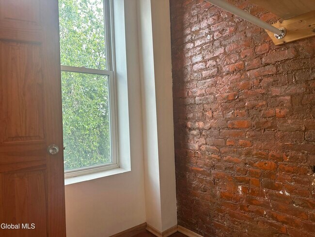 Building Photo - 97 Ten Broeck St