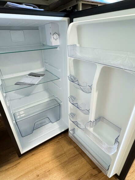 New applainces - 400 NE 110th Ter