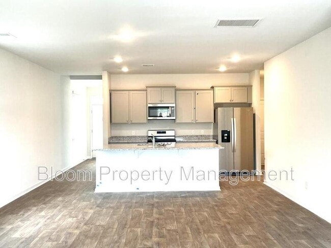 Building Photo - 216 N Lgt Wy