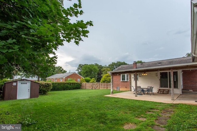 Building Photo - 5834 Pratt St