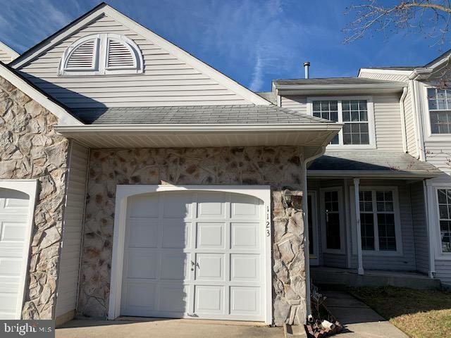 Building Photo - 1123 Meadows Dr