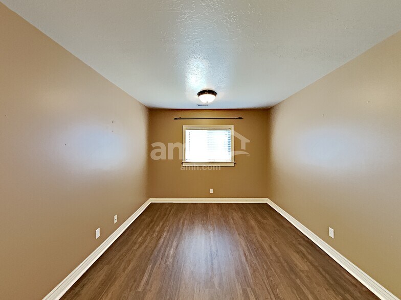 Building Photo - 2216 S 2685 W