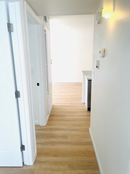 Building Photo - 518 Oak St