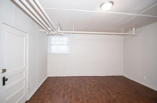 Building Photo - 5819 E Washington St