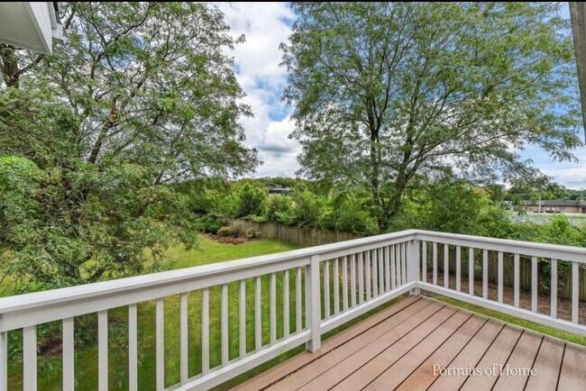 Building Photo - 1587 Stonehill Ct