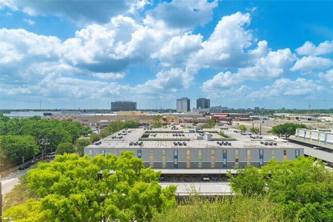 Building Photo - 7510 Hornwood Dr