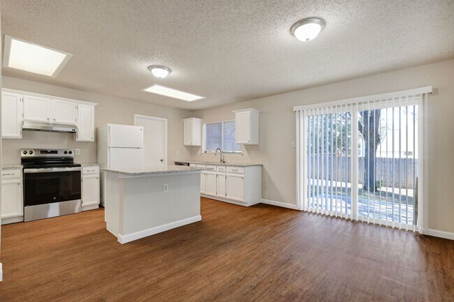 Building Photo - Fully Renovated Single-Story Brick Home in...