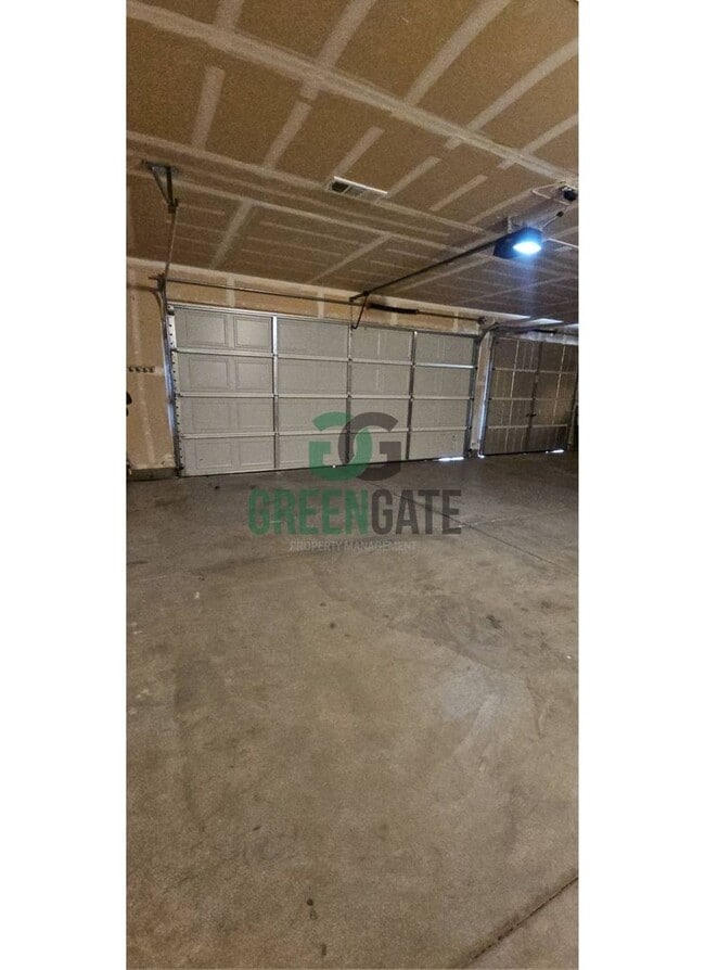 Building Photo - Available Now! 3 Bedroom 2 Bath Spacious Home in Tracy!!