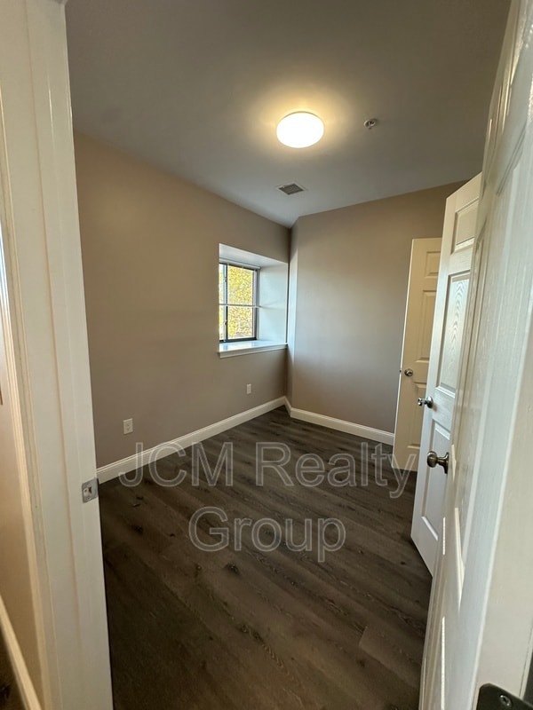 Building Photo - 191 N Common St