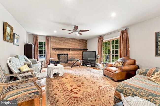 Building Photo - 315 Pheasant Hill Dr