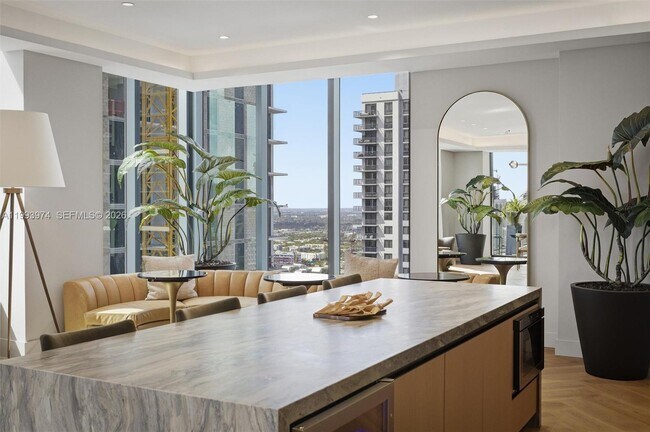 Building Photo - 121 NE 5th St