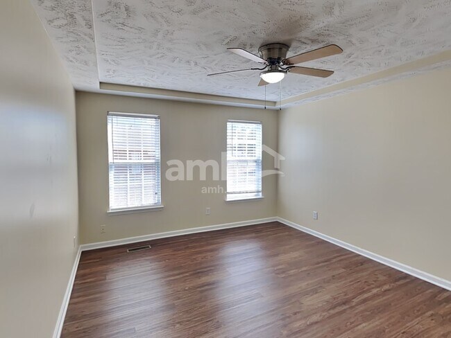 Building Photo - 427 Parrish Hill