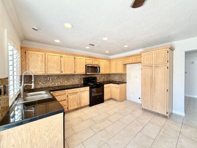 Building Photo - Open-Concept 3 Bedroom 2.5 Bathroom Home with Soaring Ceilings & Spacious Backyard
