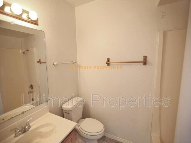 Building Photo - 4126 W Colter St