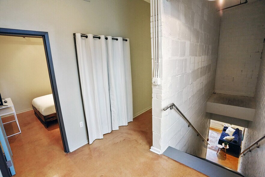 Building Photo - 1039 Constance St