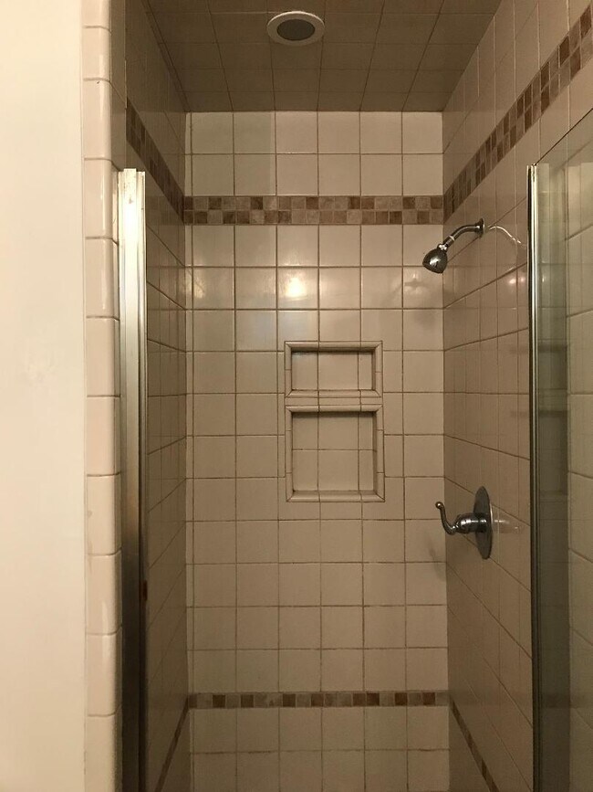 Building Photo - 4401 Willens Ave