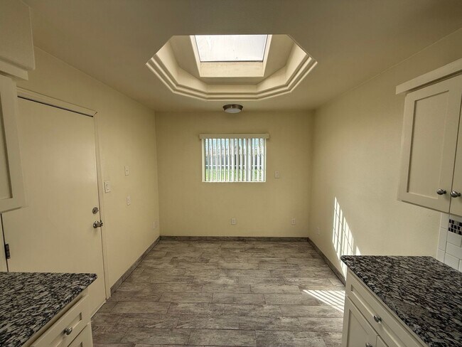 Building Photo - Great Location Near Hwy 41 – 3 Bedroom Home with Big Backyard!