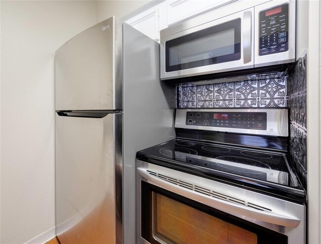 Building Photo - 9029 Gaylord Dr