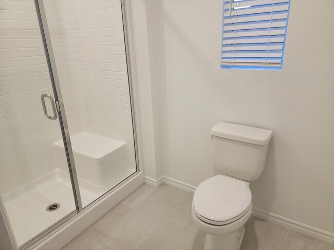 Building Photo - Stunning  4 Bedroom Townhome
