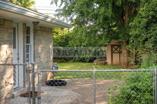 Building Photo - 517 N 3rd St