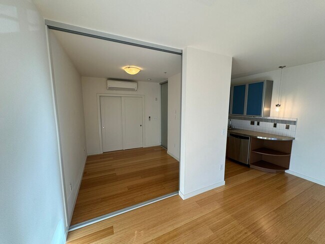 Building Photo - 1Bd/1Ba Seattle Condo