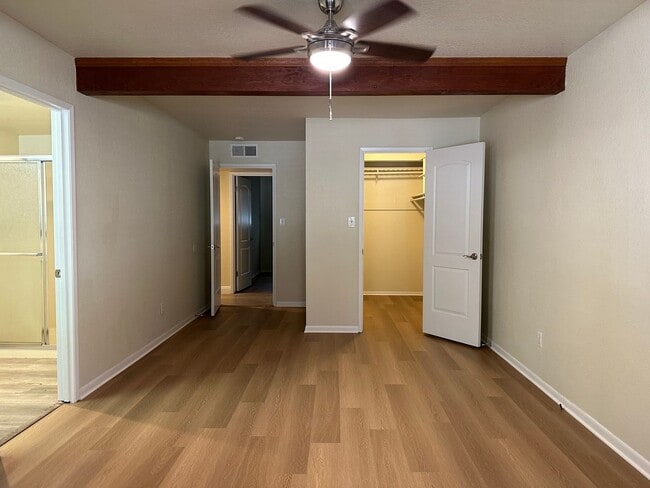 Building Photo - Your Next Chapter Starts Here - Convenient Redding Location!