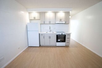 Building Photo - Renovated 1BR/1BA Condo w/ Parking & Large Lanai – Hale Hoaloha